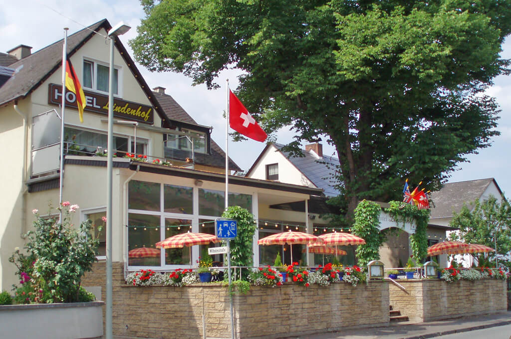 Hotel Lindenhof Osterspai Außenansicht
